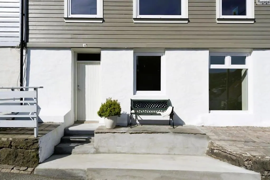 Spacious And Beautiful Apartment In Bergen With Free Parking